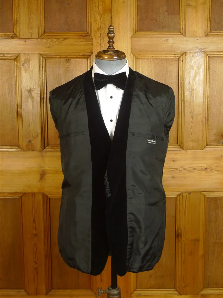 24/0996 immaculate vintage moss bros covent garden black velvet dinner / smoking jacket w/ frogging braid 42 short