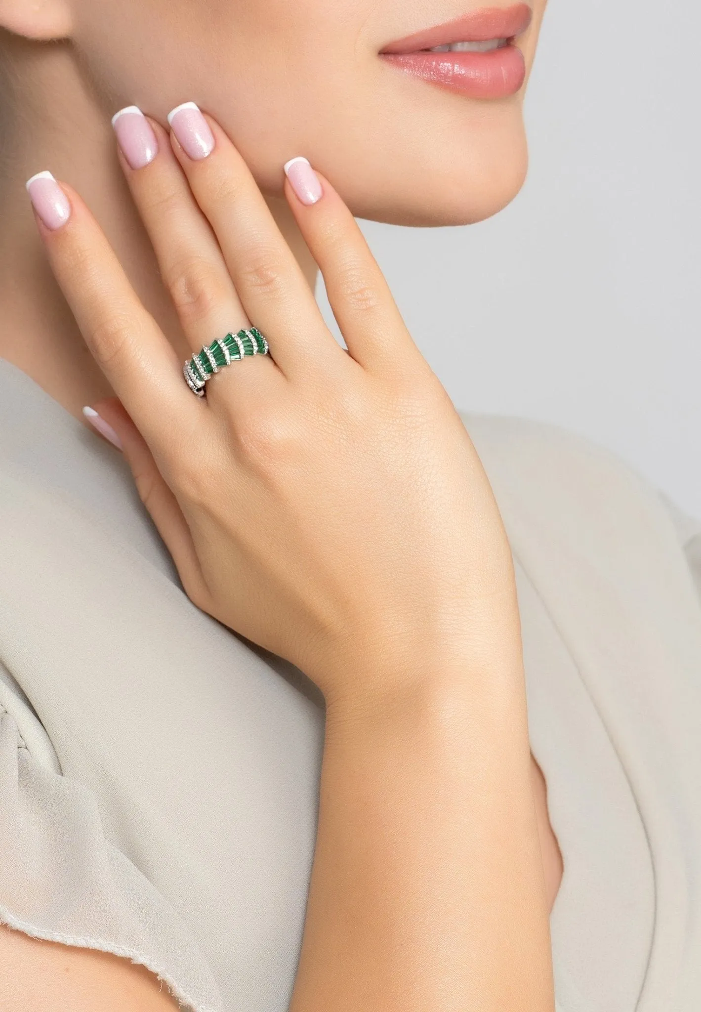 Deco Fantail Cocktail Ring Silver Emerald