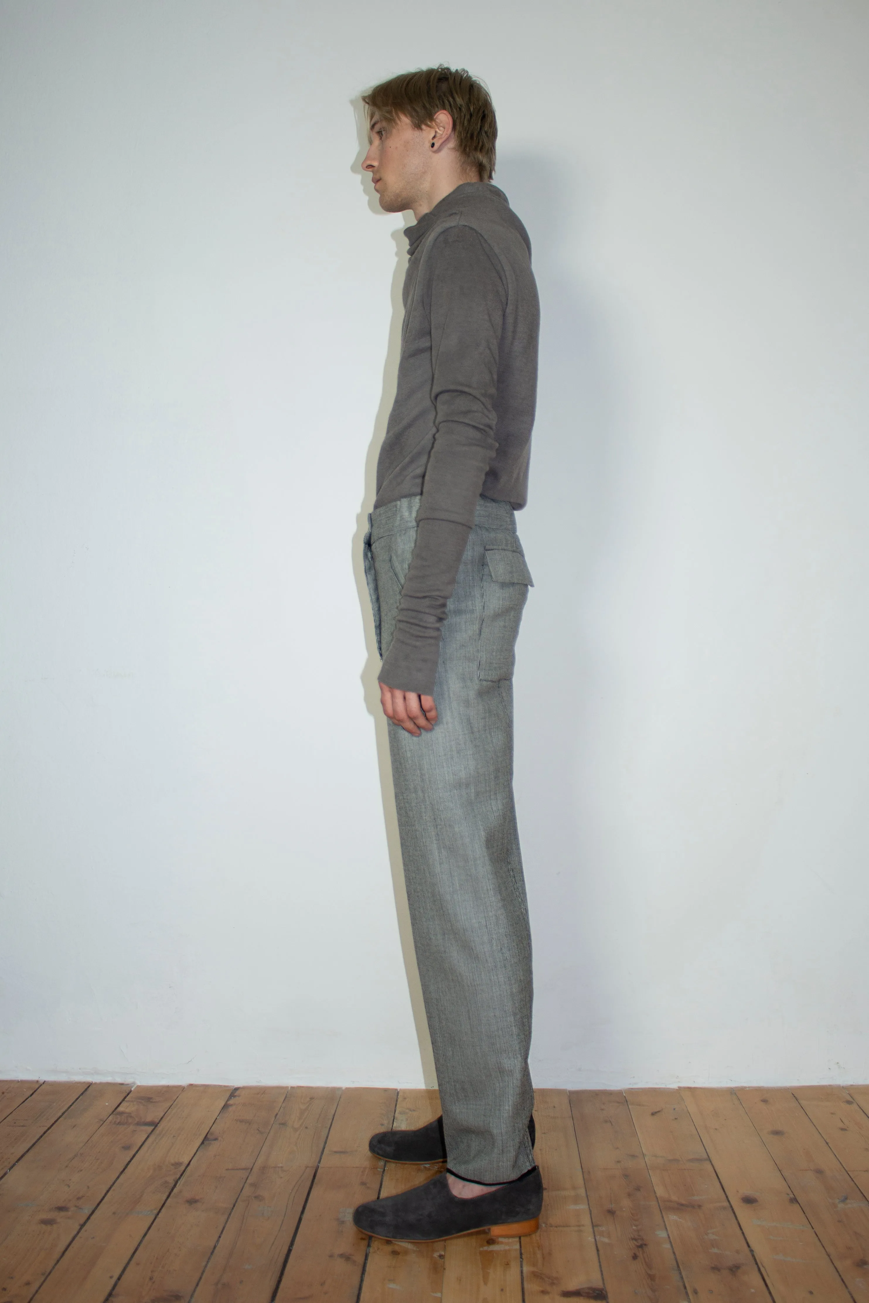 Naturally dyed circular-drape wool top