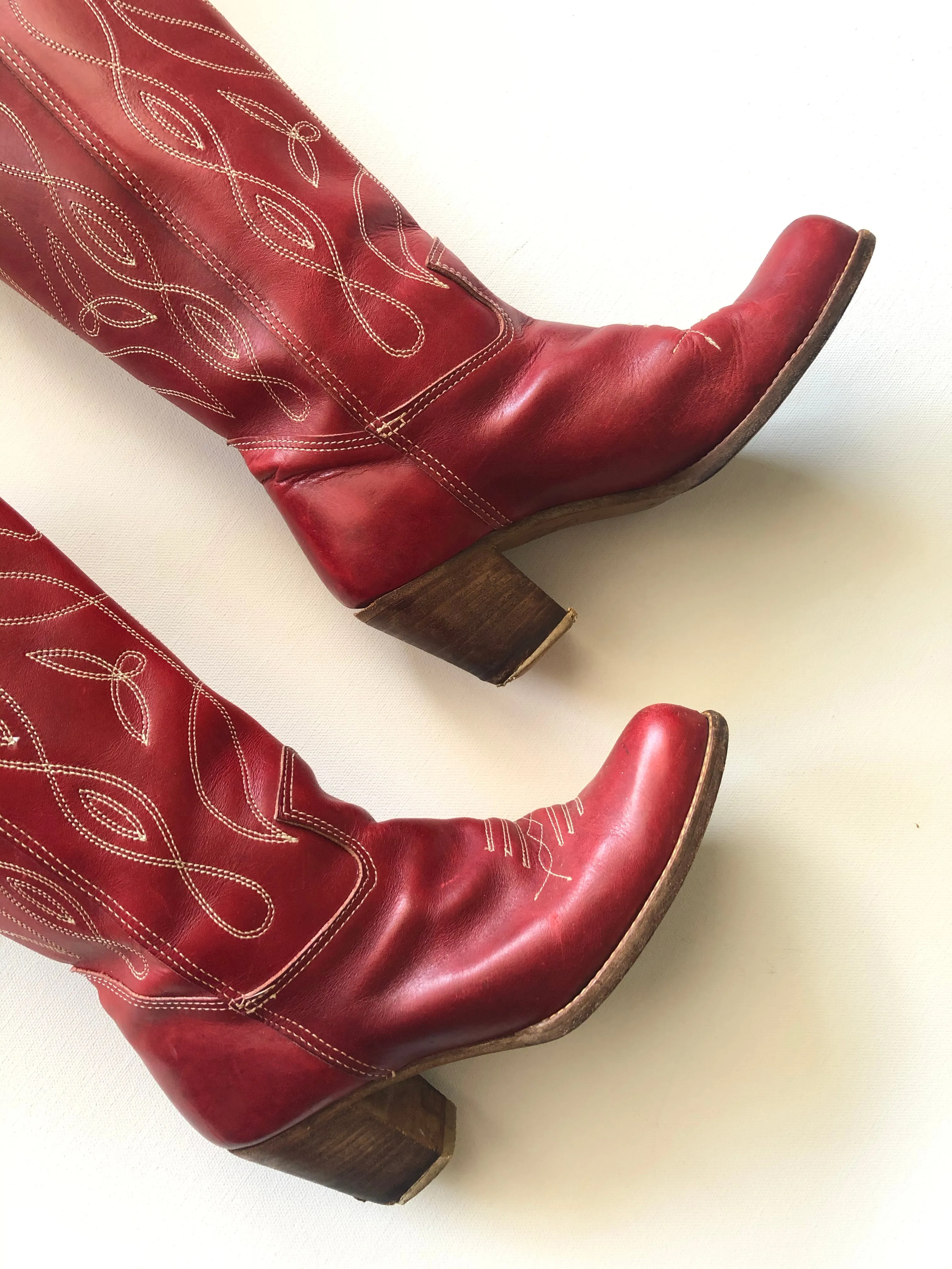 VINTAGE: Western Boots - Rich Red